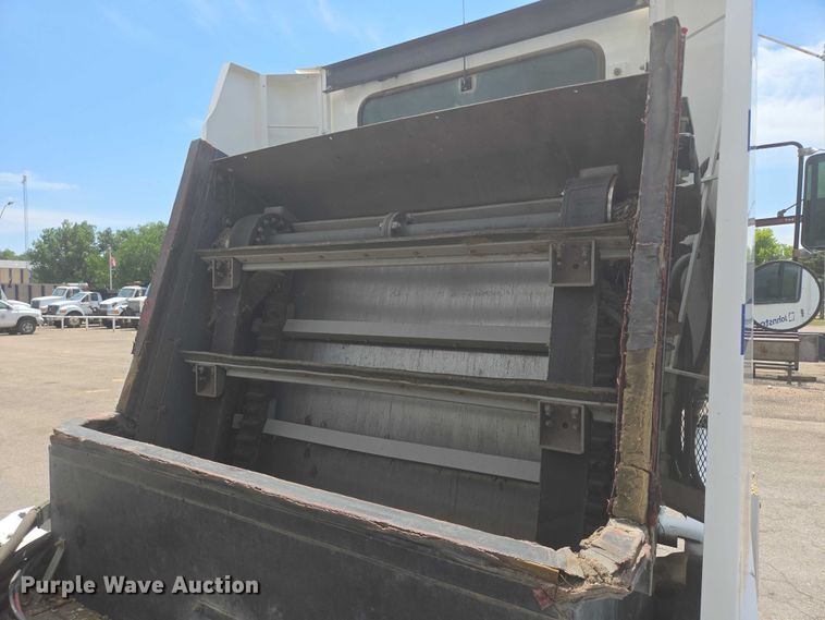 image for item ER5453 2004 Johnston MX450 street sweeper