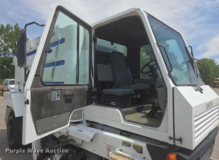 image for item ER5453 2004 Johnston MX450 street sweeper