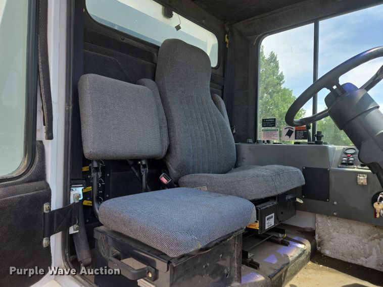 image for item ER5453 2004 Johnston MX450 street sweeper