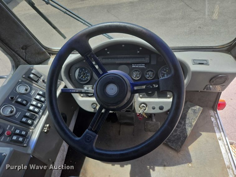 image for item ER5453 2004 Johnston MX450 street sweeper