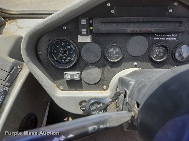 image for item ER5453 2004 Johnston MX450 street sweeper