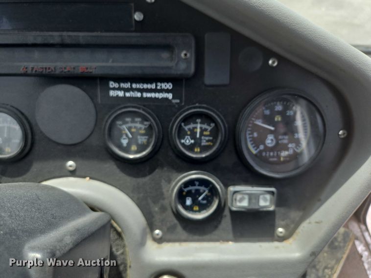 image for item ER5453 2004 Johnston MX450 street sweeper