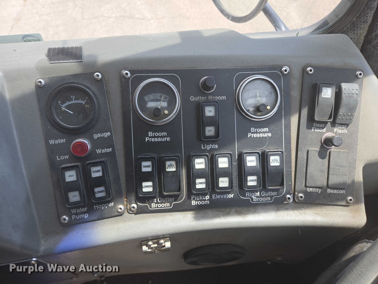 image for item ER5453 2004 Johnston MX450 street sweeper