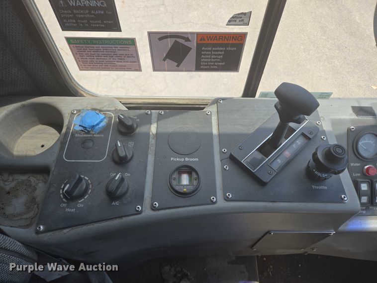 image for item ER5453 2004 Johnston MX450 street sweeper