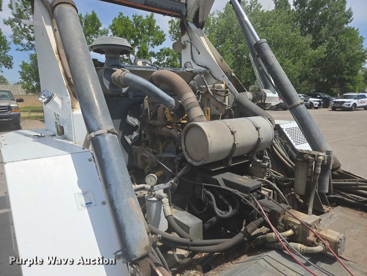 image for item ER5453 2004 Johnston MX450 street sweeper