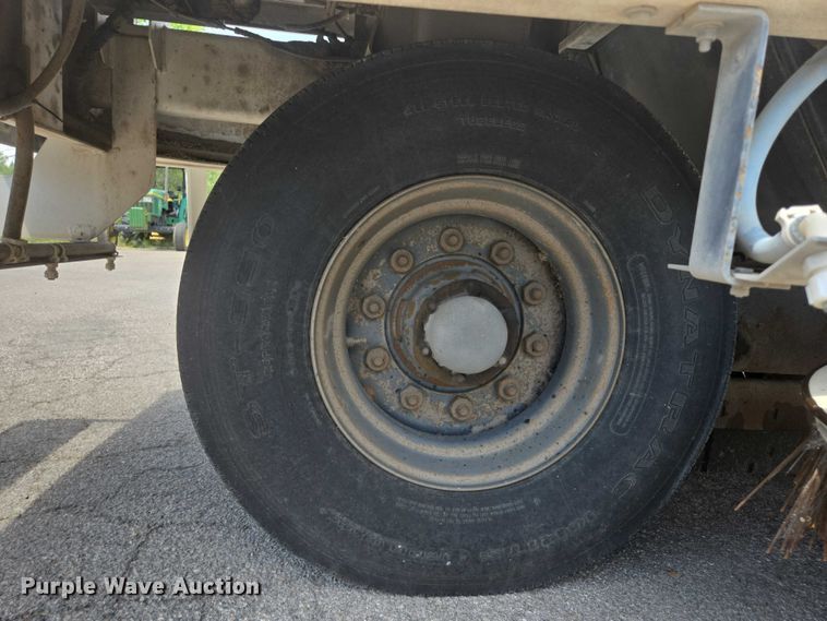 image for item ER5453 2004 Johnston MX450 street sweeper