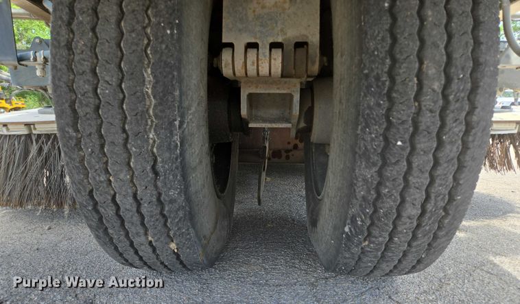 image for item ER5453 2004 Johnston MX450 street sweeper