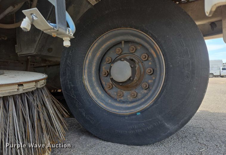 image for item ER5453 2004 Johnston MX450 street sweeper