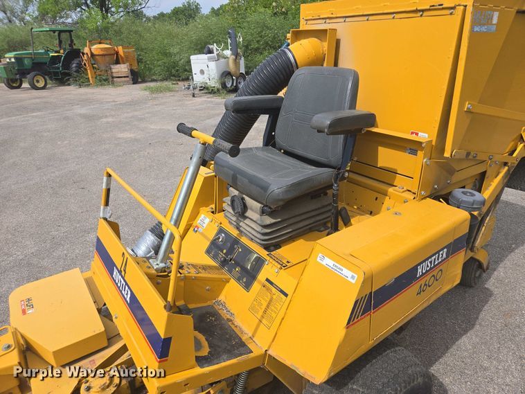 image for item ER5459 2005 Hustler 4600 ZTR lawn mower