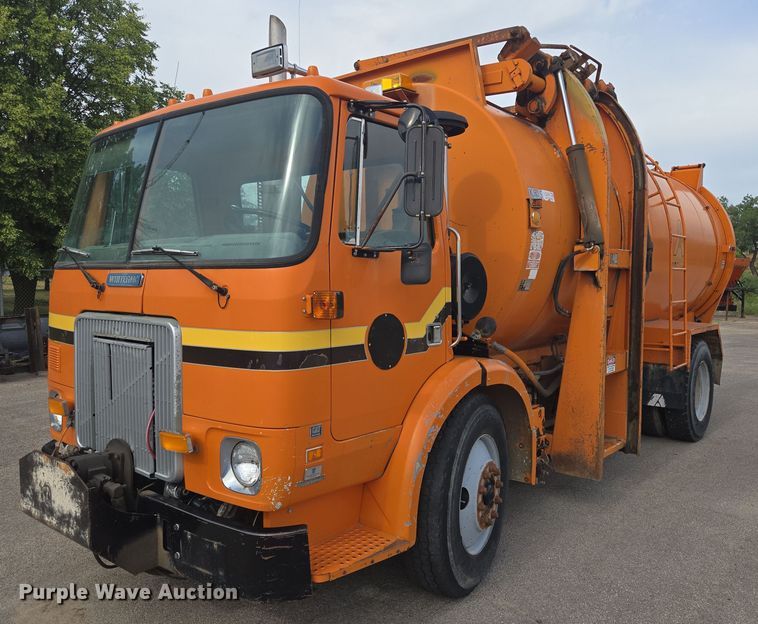 image for item ER5462 1990 White GMC Xpeditor  refuse truck