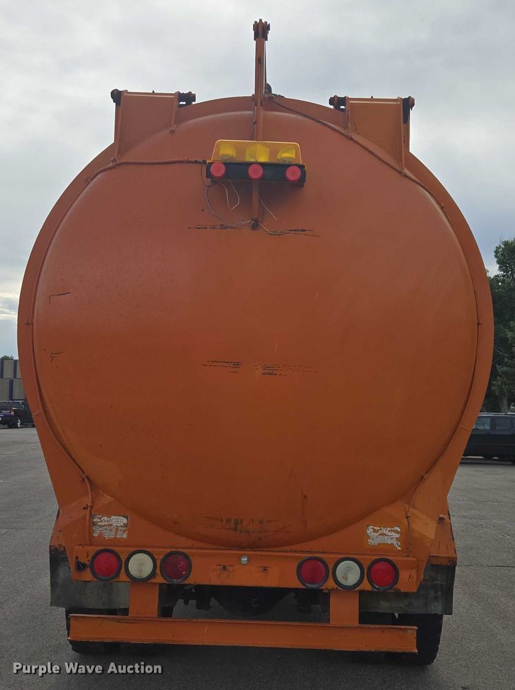 image for item ER5462 1990 White GMC Xpeditor  refuse truck