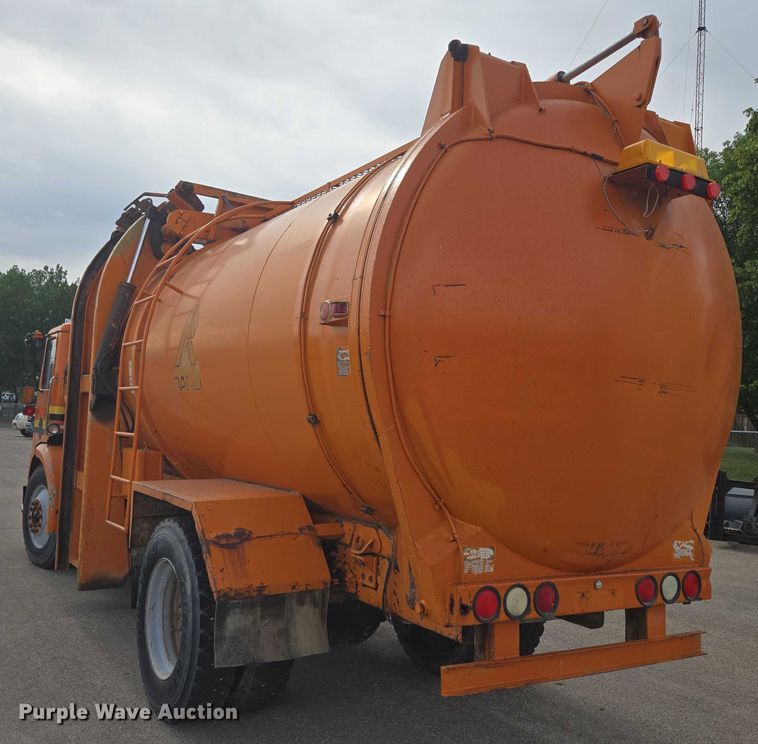 image for item ER5462 1990 White GMC Xpeditor  refuse truck