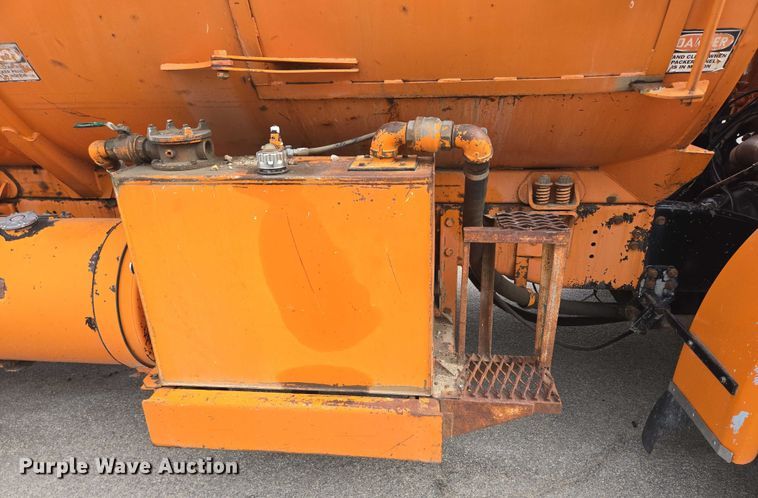 image for item ER5462 1990 White GMC Xpeditor  refuse truck