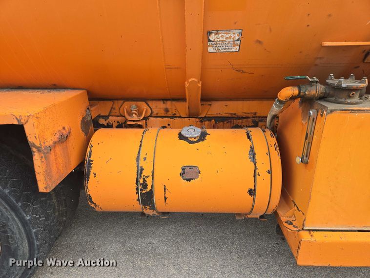 image for item ER5462 1990 White GMC Xpeditor  refuse truck