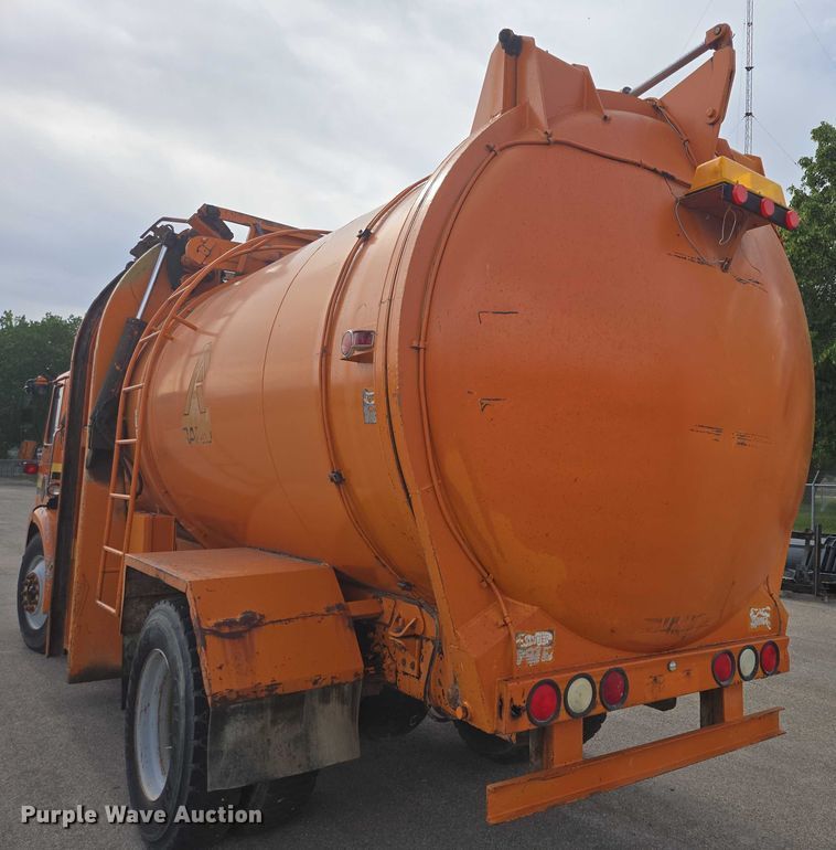 image for item ER5462 1990 White GMC Xpeditor  refuse truck