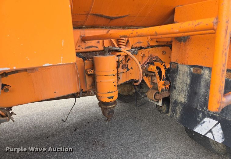 image for item ER5462 1990 White GMC Xpeditor  refuse truck