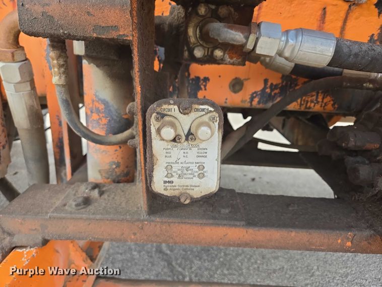 image for item ER5462 1990 White GMC Xpeditor  refuse truck