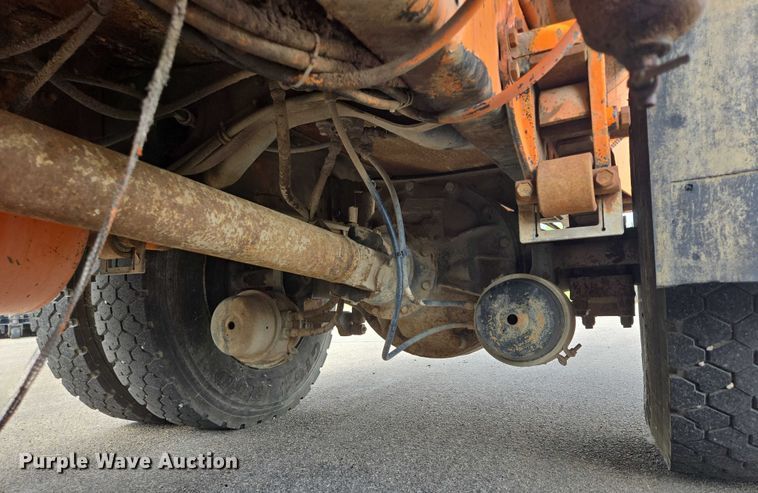 image for item ER5462 1990 White GMC Xpeditor  refuse truck