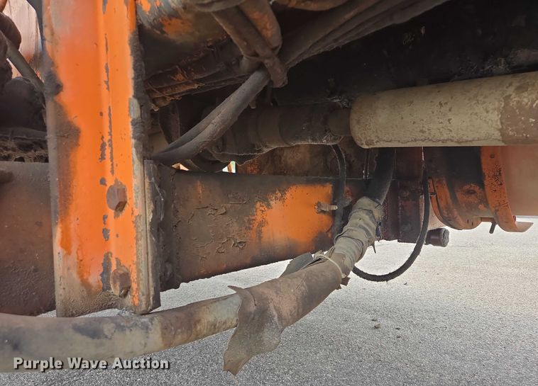 image for item ER5462 1990 White GMC Xpeditor  refuse truck