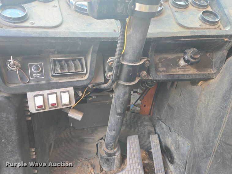 image for item ER5462 1990 White GMC Xpeditor  refuse truck