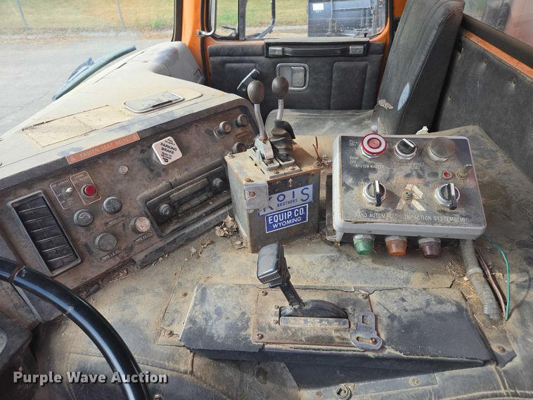 image for item ER5462 1990 White GMC Xpeditor  refuse truck