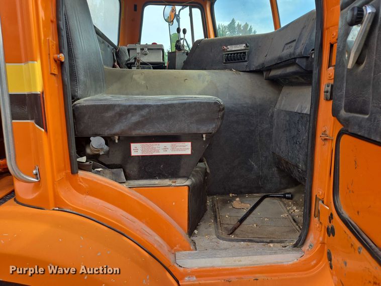 image for item ER5462 1990 White GMC Xpeditor  refuse truck