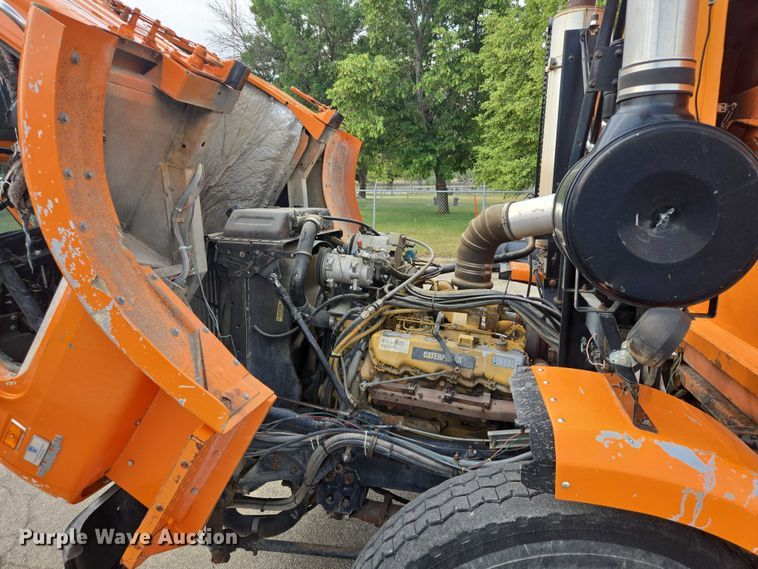 image for item ER5462 1990 White GMC Xpeditor  refuse truck