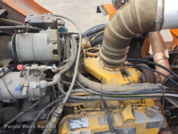 image for item ER5462 1990 White GMC Xpeditor  refuse truck