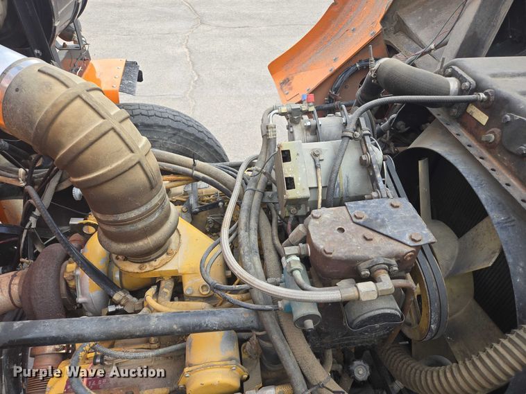 image for item ER5462 1990 White GMC Xpeditor  refuse truck