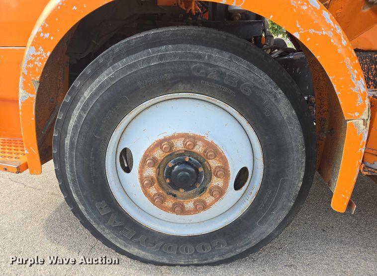 image for item ER5462 1990 White GMC Xpeditor  refuse truck