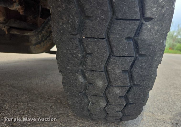 image for item ER5462 1990 White GMC Xpeditor  refuse truck