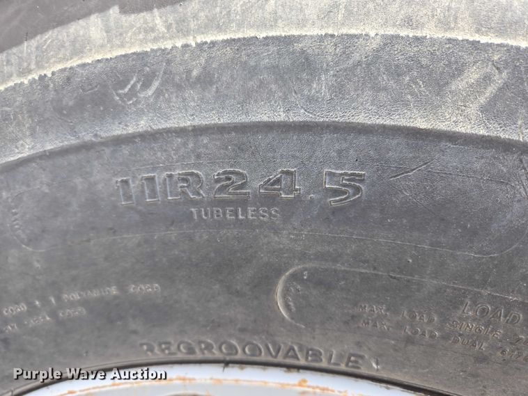 image for item ER5462 1990 White GMC Xpeditor  refuse truck