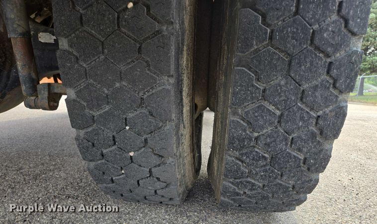 image for item ER5462 1990 White GMC Xpeditor  refuse truck