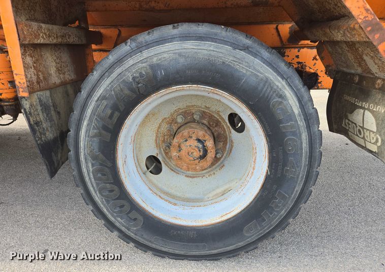 image for item ER5462 1990 White GMC Xpeditor  refuse truck