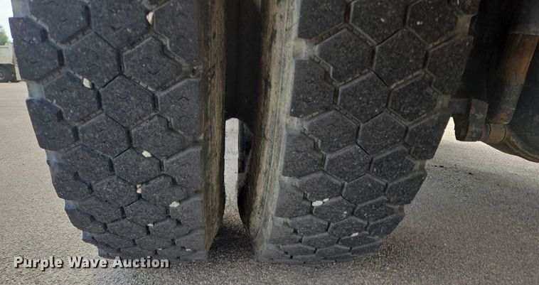 image for item ER5462 1990 White GMC Xpeditor  refuse truck