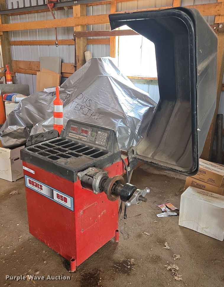 image for item ER5466 Coats 850 Solid State wheel balancer