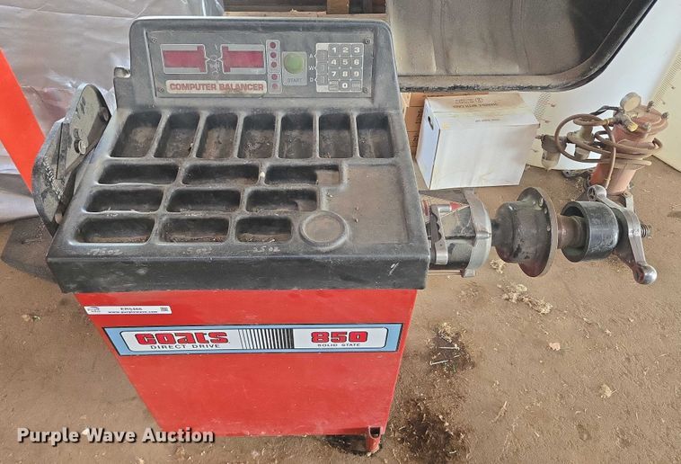 image for item ER5466 Coats 850 Solid State wheel balancer