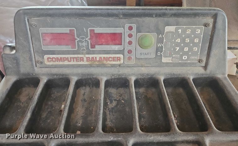 image for item ER5466 Coats 850 Solid State wheel balancer