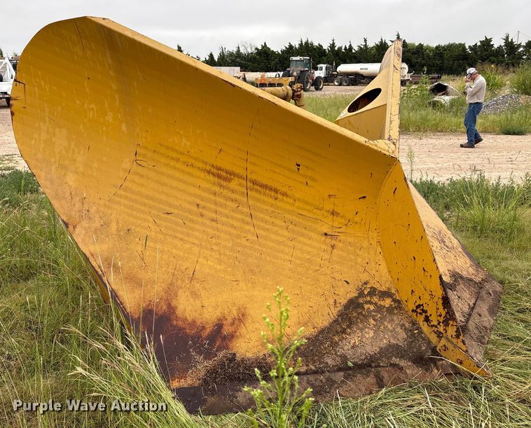 image for item ES7010 11' W V-blade snow plow