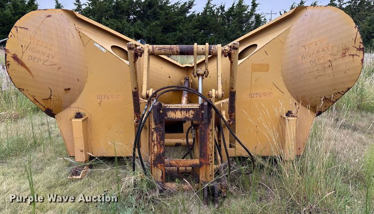 image for item ES7010 11' W V-blade snow plow