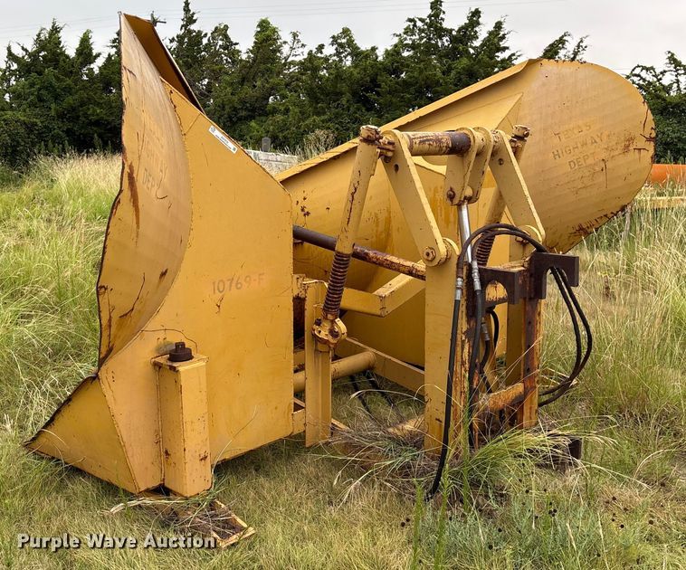 image for item ES7010 11' W V-blade snow plow