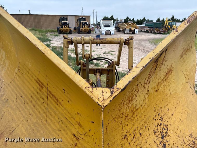 image for item ES7010 11' W V-blade snow plow