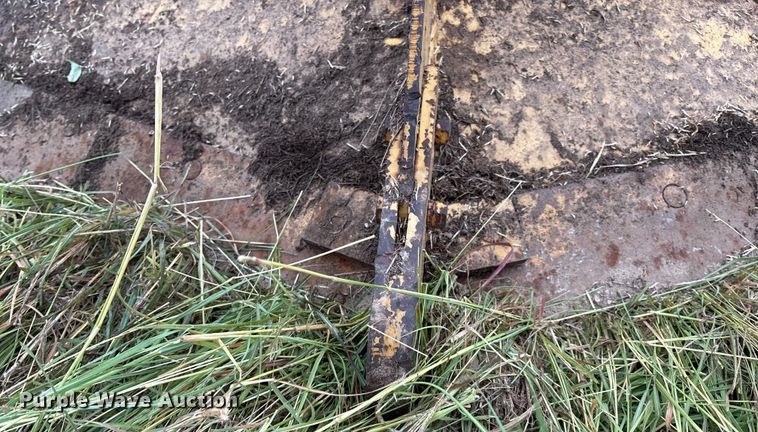 image for item ES7010 11' W V-blade snow plow