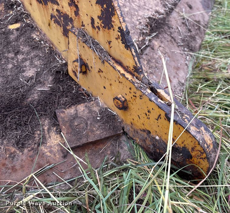 image for item ES7010 11' W V-blade snow plow