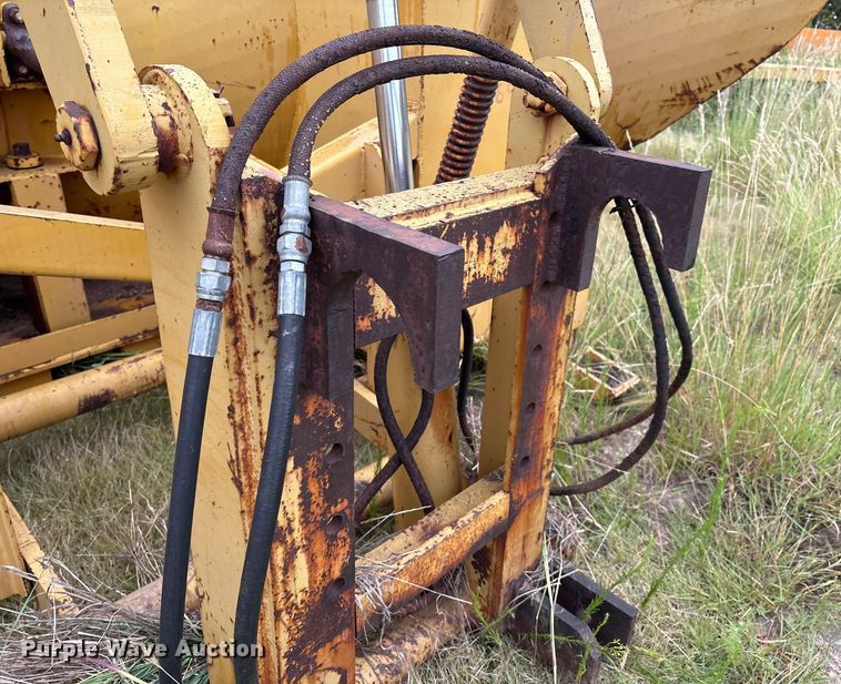 image for item ES7010 11' W V-blade snow plow