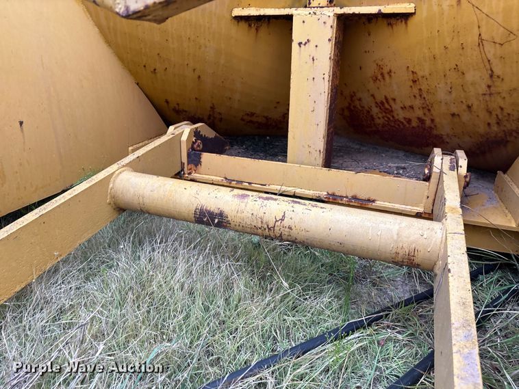 image for item ES7010 11' W V-blade snow plow