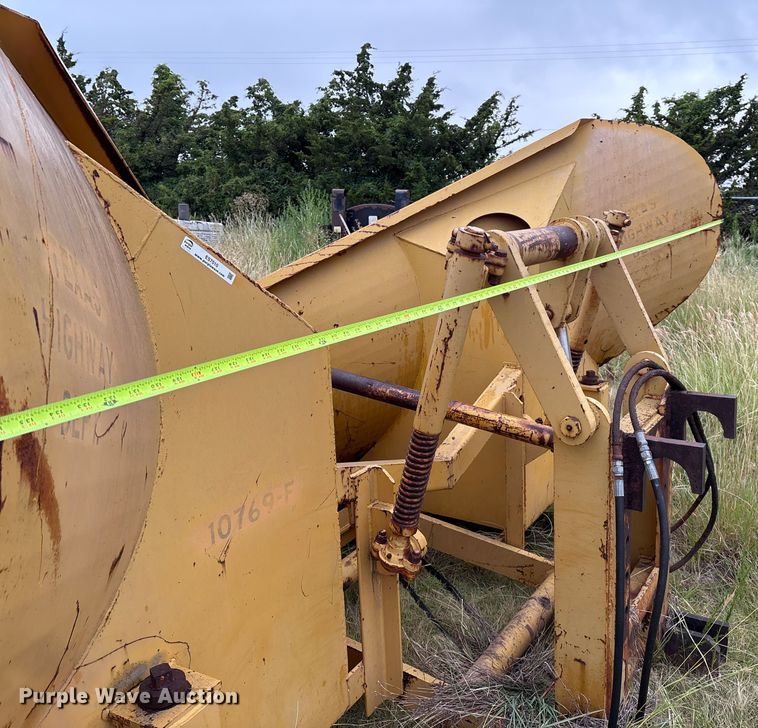 image for item ES7010 11' W V-blade snow plow