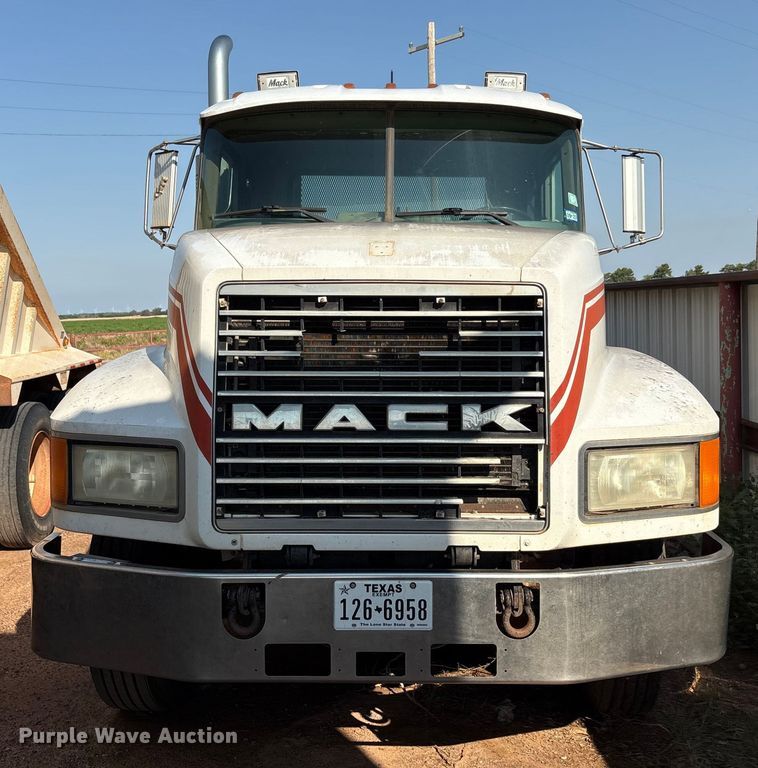 image for item EU0005 1996 Mack CH613 semi truck
