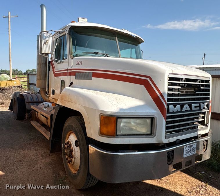 image for item EU0005 1996 Mack CH613 semi truck