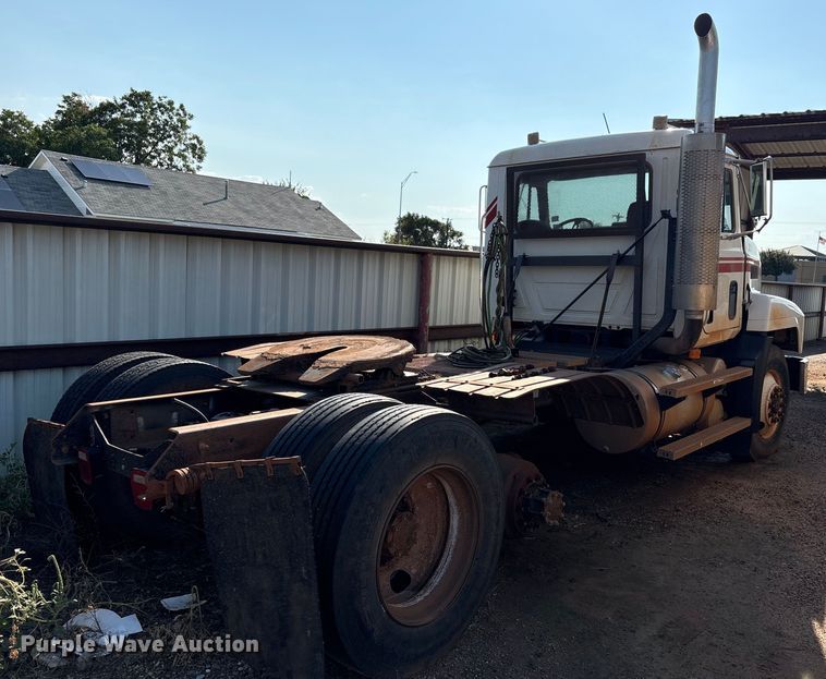 image for item EU0005 1996 Mack CH613 semi truck